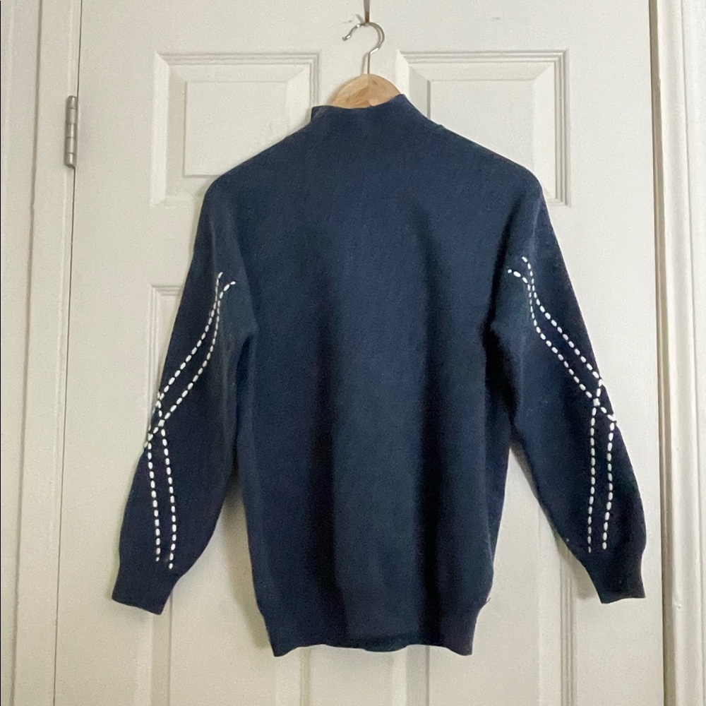 Mute navy white strip blue sweater